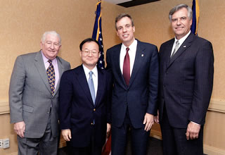 Ilryong with U.S. Senator Mark Warner